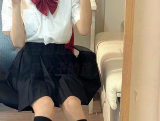 星颜社 – 不容错过的最新图集，何晨曦化身女王的迷人瞬间