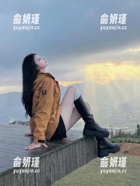 星颜社-李柯颖 星颜社 - 李柯颖办公室写真秀,免费合集让你体验她的不凡气质