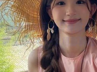 星颜社 – 黄寒娜的可爱写真图片,轻盈气息绽放在每一个摄影瞬间