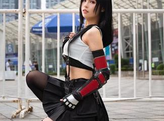 星黛鹿鹿i独特视角下的私拍写真:路人女主英梨梨演绎皮衣风情