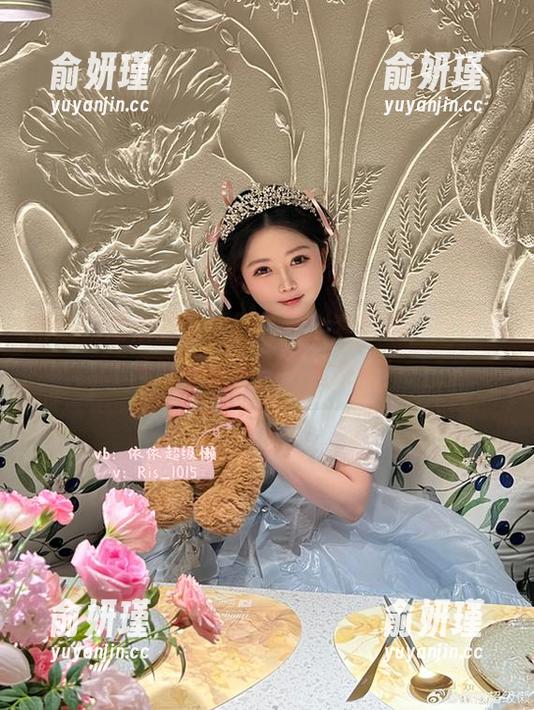 是依酱呀 精选“是依酱呀生日礼”全套写真,下载链接等你来拿,一起来撩!