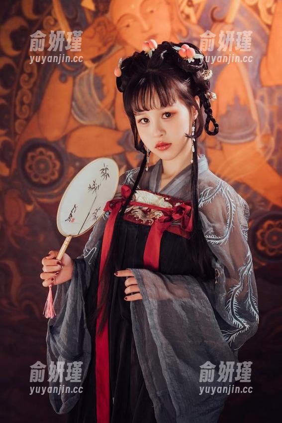 晕崽Zz “晕崽Zz”与“小豹精”的奇妙碰撞,带你走进美图与壁纸的视觉盛宴!