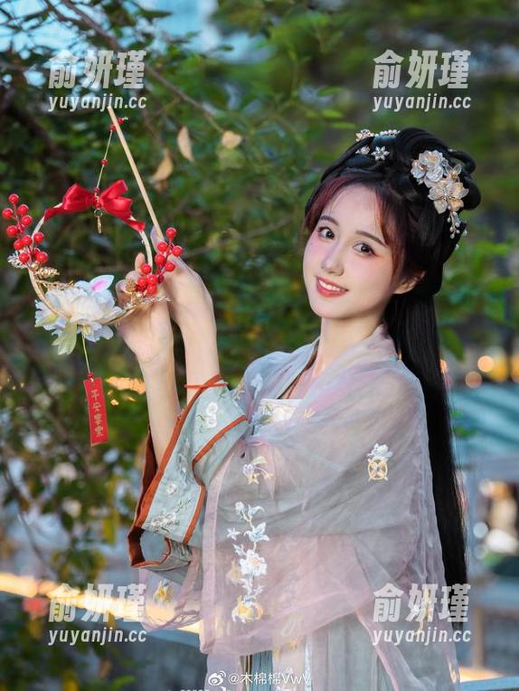 高清展示木绵绵OwO的流水时光，在线沉浸在唯美的瞬间