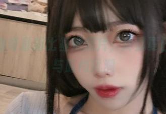 杏仁曲奇最新比基尼照片，尽显夏日清凉与时尚风潮