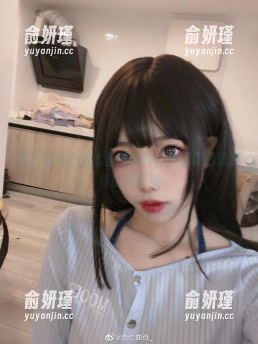 杏仁曲奇 杏仁曲奇最新比基尼照片,尽显夏日清凉与时尚风潮