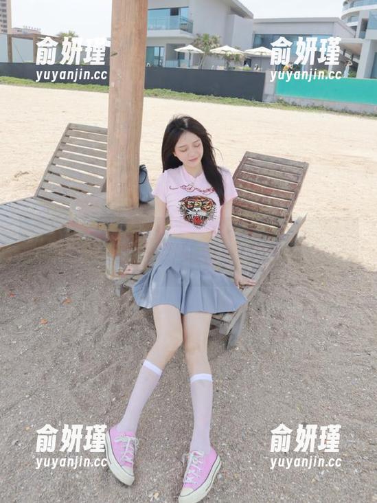 果儿Victoria 微密圈 - 果儿Victoria的高清写真:醒目粉色背后的自嘲与真实