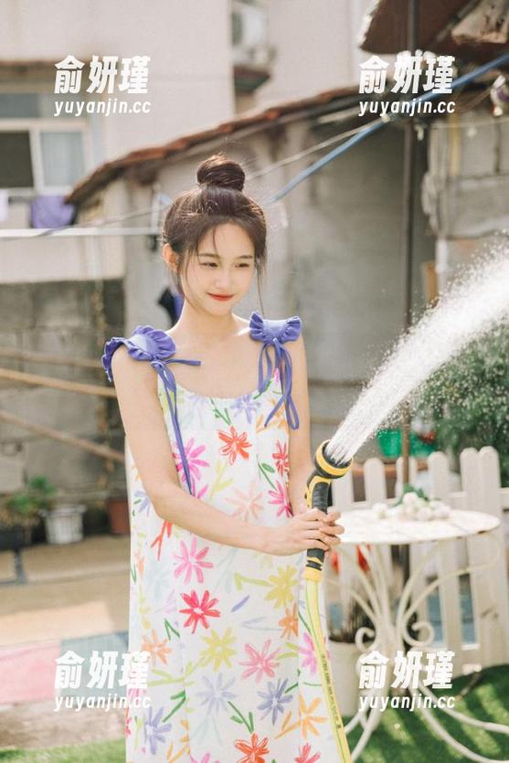 果团网-松果儿 果团网 - 松果儿带你进入她的视觉世界:秘书写真更新,探索美丽与优雅的交织!