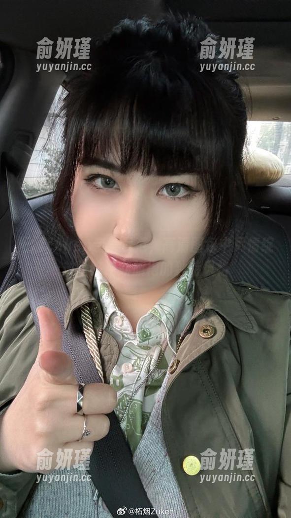 柘烟Zuken亲身示范，高清图包中尽情绽放圣路易斯旗袍的独特风格