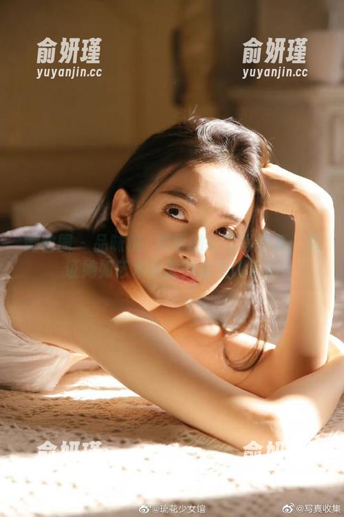 桃沢樱呀 微密圈 - 品味桃沢樱呀的高清写真集:见证她如艺术品般的极致腰臀比