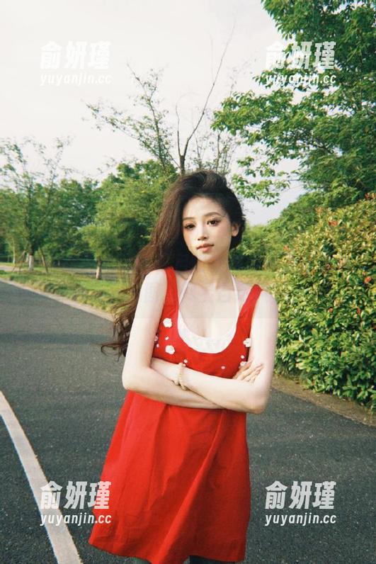 梦丝女神-花月舞 梦丝女神 - 体验花月舞的魅力:无圣光纯白写真原图,尽显自然风情!