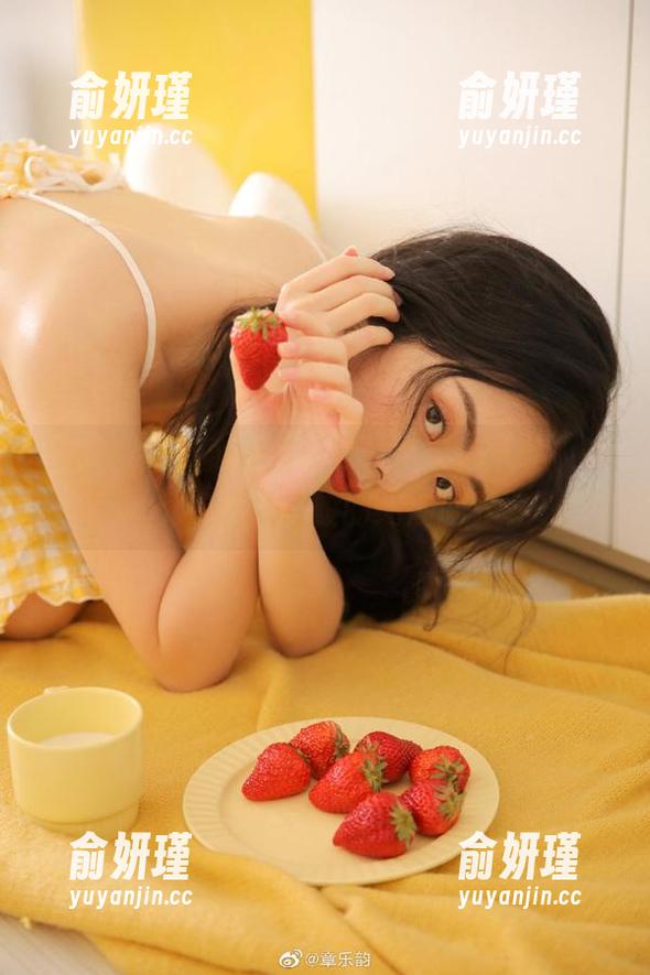 梦丝女神-魏婷婷 梦丝女神 - 魏婷婷最新白色写真合集,带你走进梦幻般的纯净世界