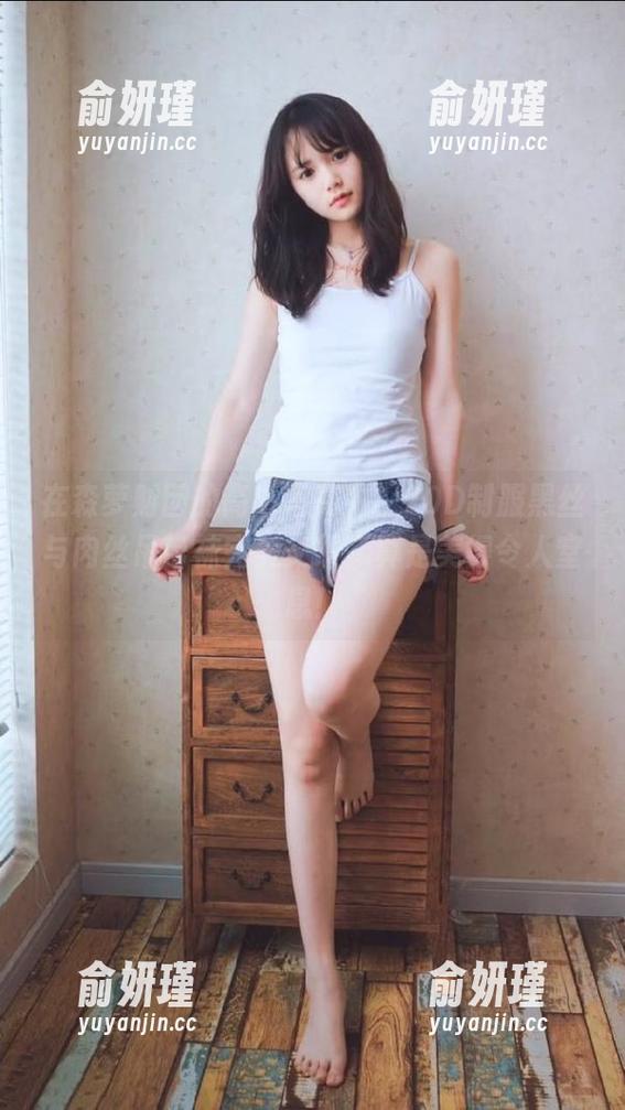 森萝财团 在森萝财团的高清写真中,20D制服黑丝与肉丝吊带袜完美交织,真是美得令人窒息!
