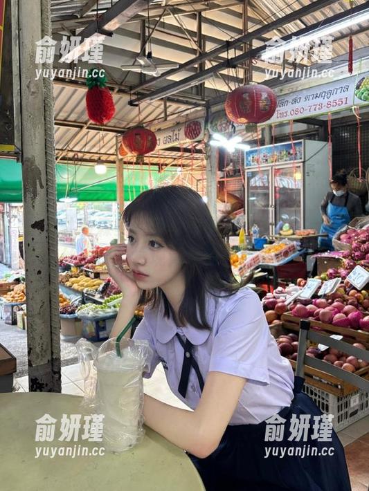 在线体验森萝财团写真魅力，羞嗒嗒的白丝MM，展现青春的无限可能！