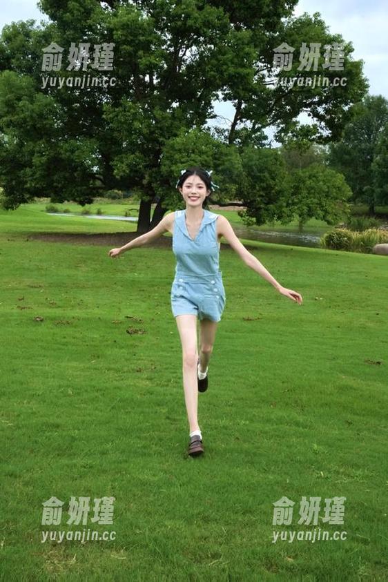 模范学院-思淇Sukiiii 模范学院 - 时尚先锋思淇Sukiiii最新灰丝图集,给你最炫酷的穿搭灵感