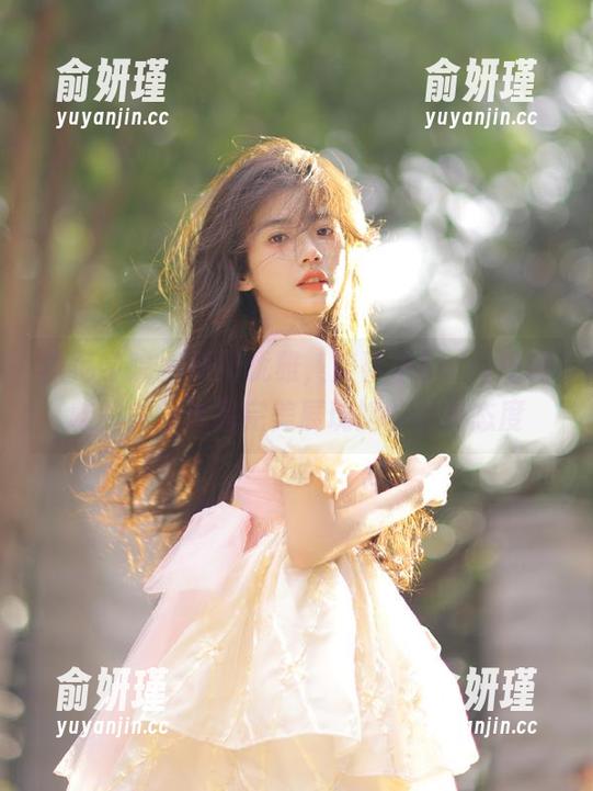 模范学院-柒喜小baby 模范学院 - 演绎优雅,柒喜小baby高跟鞋的美图作品完美展现她的时尚态度