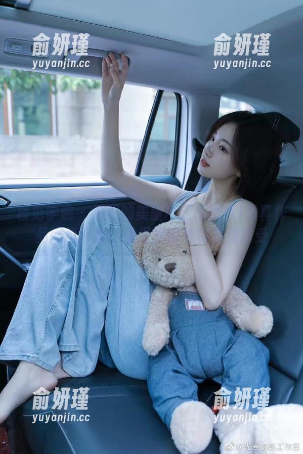 模范学院-玉兔miki 模范学院 - 透明的美丽:玉兔miki写真作品网盘下载,发现她的独特视觉享受