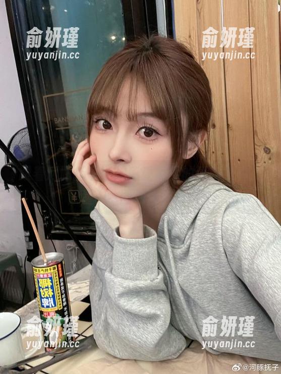 跟着河豚抚子一起感受裸足的清新气息，限量cos图册不容错过！
