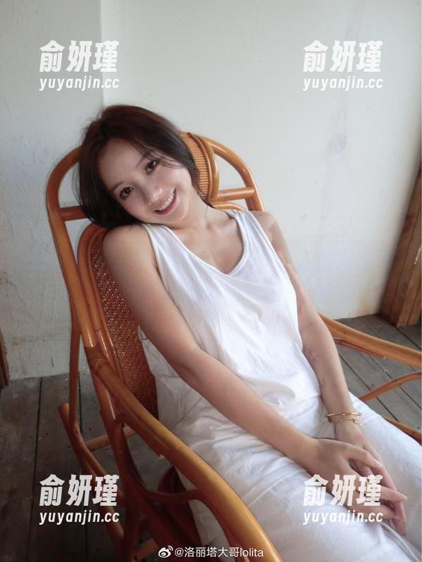 在洛丽塔大哥的泳池世界里，您将发现无与伦比的美图套图！
