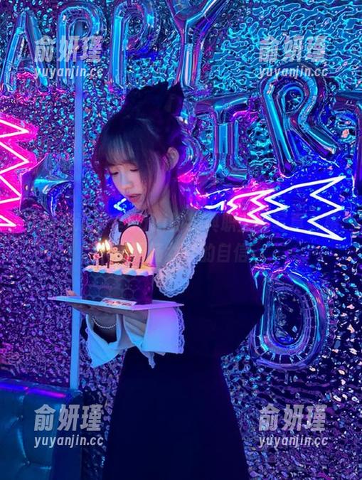 渡边早季Saki 下载渡边早季Saki的经典职业装写真,感受职场女性的自信