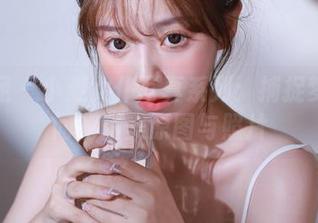 爱美足 – 小麦女仆写真系列：捕捉梦幻瞬间的精美原图与照片