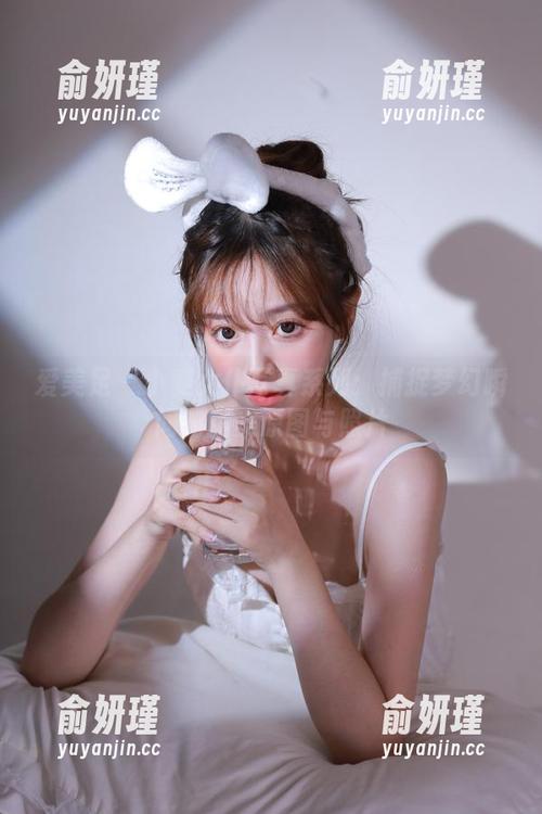 爱美足-小麦 爱美足 - 小麦女仆写真系列:捕捉梦幻瞬间的精美原图与照片