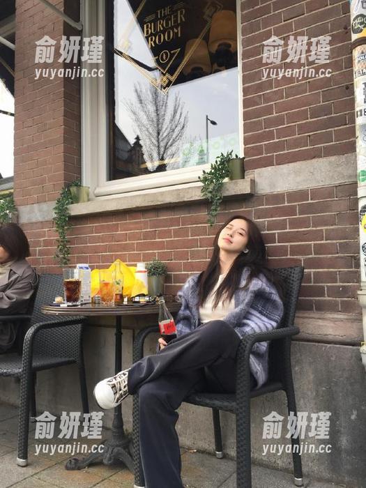 爱蜜社-萌琪琪Irene 爱蜜社 - 萌琪琪Irene的职场魅力:探秘她的职业装写真,尽在精美图片中
