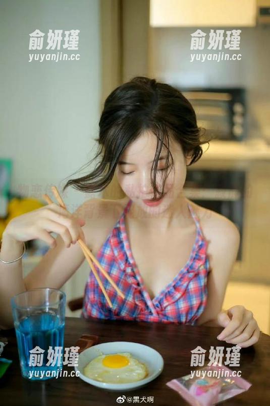 物恋传媒 - 嘉木的私拍作品合集：寂静的海洋背景下绽放的迷人魅力