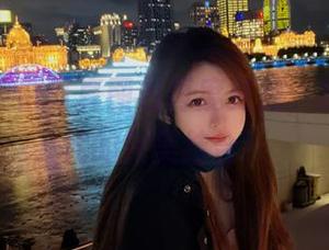 王羽杉纯白写真图包再度更新,经典与现代的完美结合!