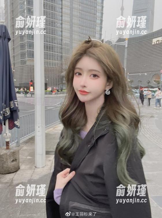 高清图库推荐：王羽杉的双人写真之美，快来欣赏！