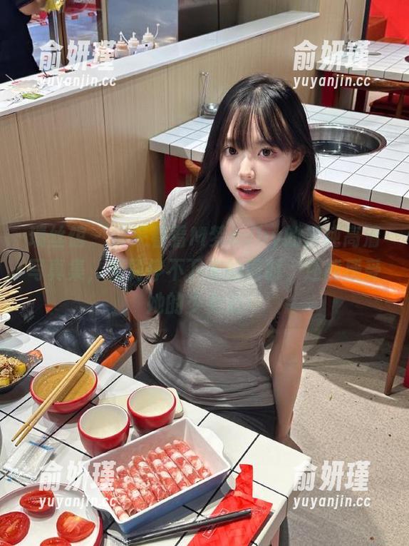瑞丝馆 - 快来看看M梦baby的清纯高清写真集，笑到停不下来的同时，还能感受她的少女心！