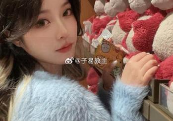 白易子教主与少女的绝美瞬间,写真集原图揭秘青春气息!
