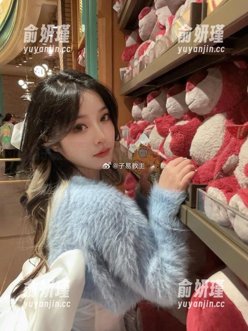 白易子教主 白易子教主与少女的绝美瞬间,写真集原图揭秘青春气息!