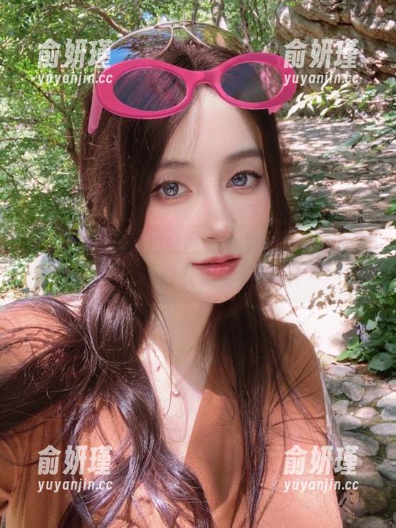 白银81 深入白银81的豹纹世界,免费下载她的写真作品,收获惊喜与灵感!