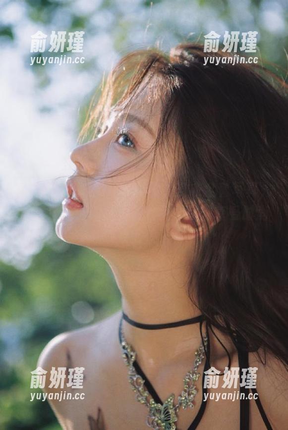 秀人网 - 探索Niki可雅的皮衣全套写真，下载这组无限魅力的作品，尽情享受时尚带来的快乐！
