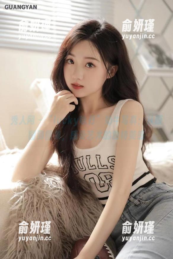 秀人网 - “lucky咏丹”奶牛写真：从原图到图集，感受艺术的独特美感