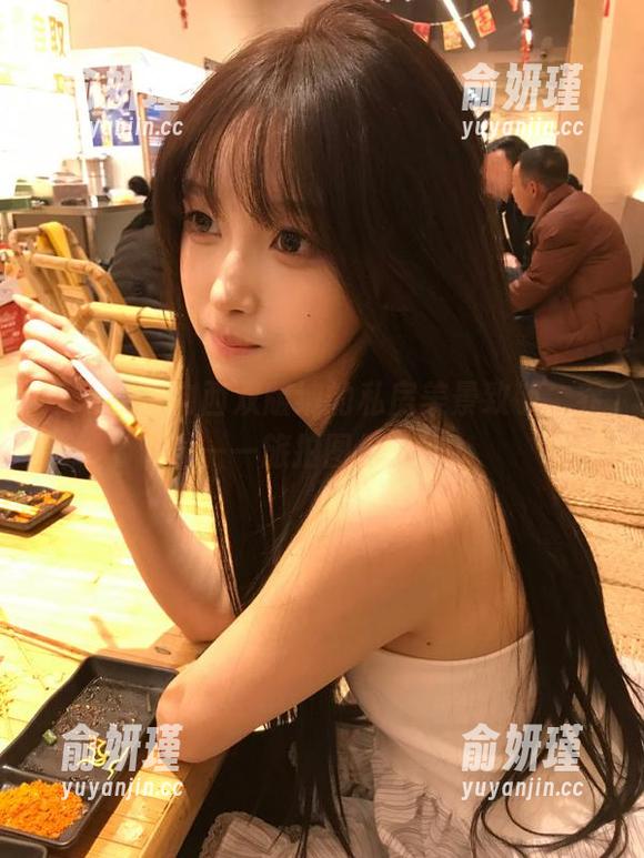 秀人网-乔一一 秀人网 - 向西双版纳的私房美景致敬,乔一一旅拍图包上线