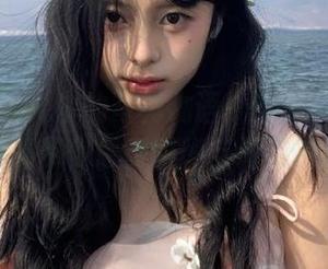秀人网 – 允尔的写真物语：新人模特精选写真集带你感受时尚与青春的交汇