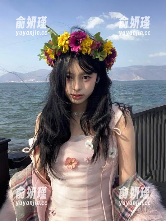 秀人网 - 允尔的写真物语：新人模特精选写真集带你感受时尚与青春的交汇