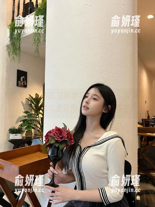 秀人网 - 领略刘婷婷学姐的风采，精美写真合集与灵动图片等待你的发现