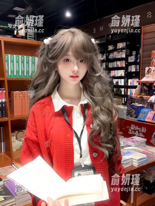 秀人网 - 高清壁纸推荐：古月小同学以豹纹为主题，展现无尽摄影之美