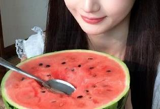 秀人网 – 绝美叶佳颐白丝写真原图，带你走进她的摄影世界，尽情欣赏！