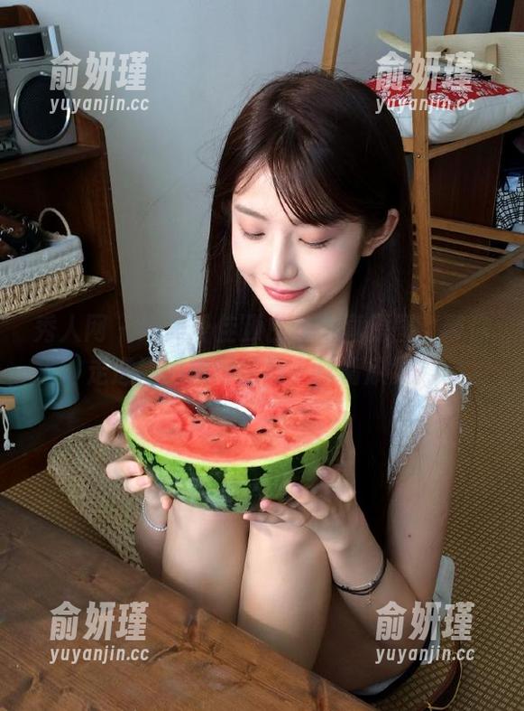 秀人网 - 绝美叶佳颐白丝写真原图，带你走进她的摄影世界，尽情欣赏！