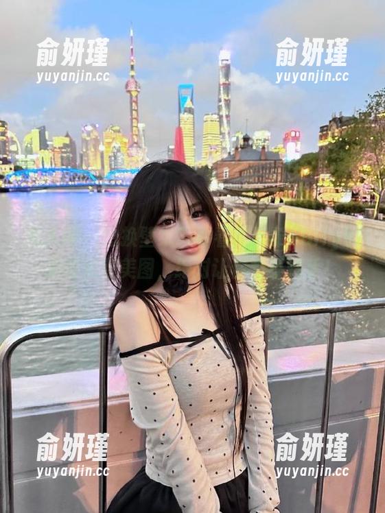 秀人网 - 想换壁纸？看看周于希Sally的美臀美腿美图，绝对让你爱不释手！