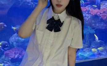 秀人网 – 探秘“周周不吃香菜修女”的魅力世界,感受她作品中的绝美照片艺术