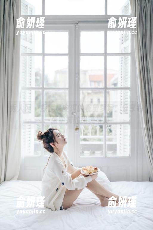 秀人网 - 探索唐安琪的视觉梦境：分享每一张学妹的绝美写真