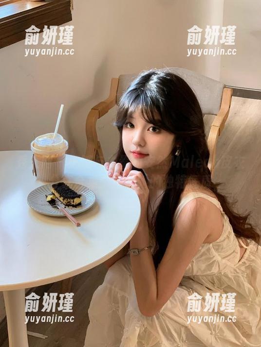 秀人网 - 细腻与力量的安然Maleah皮衣分享合集：展现她的独特气质