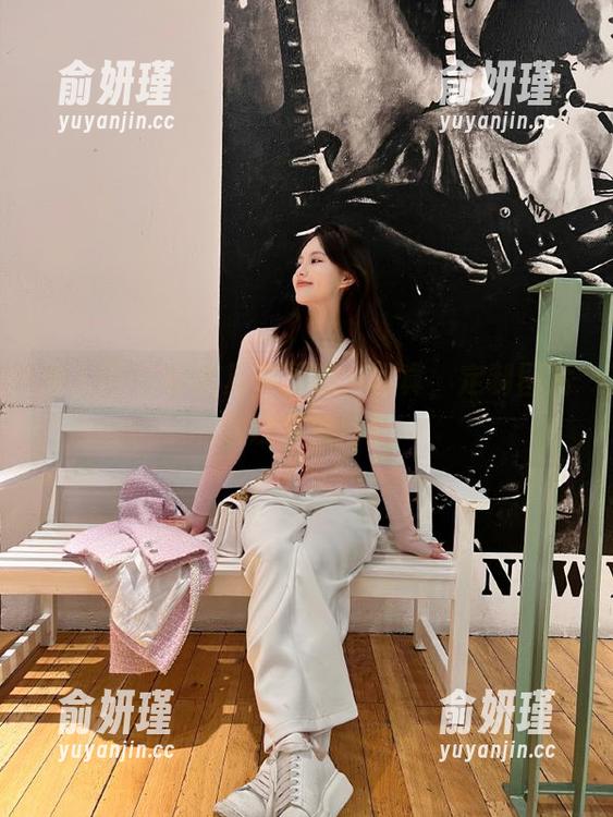 秀人网 - 安然儿专属秘书写真，定制图片展现完美自我
