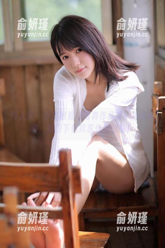 秀人网 - 小嘉敏棉袜写真作品集：独特风格，免费下载尽享优雅时刻！