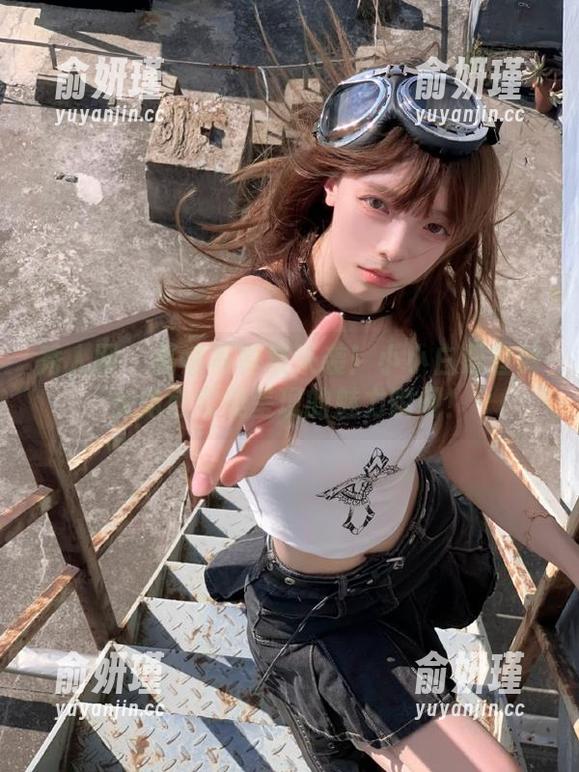 秀人网-小小白思宜 秀人网 - 高清写真集来袭!小小白思宜修女角色完美呈现的魅力瞬间!