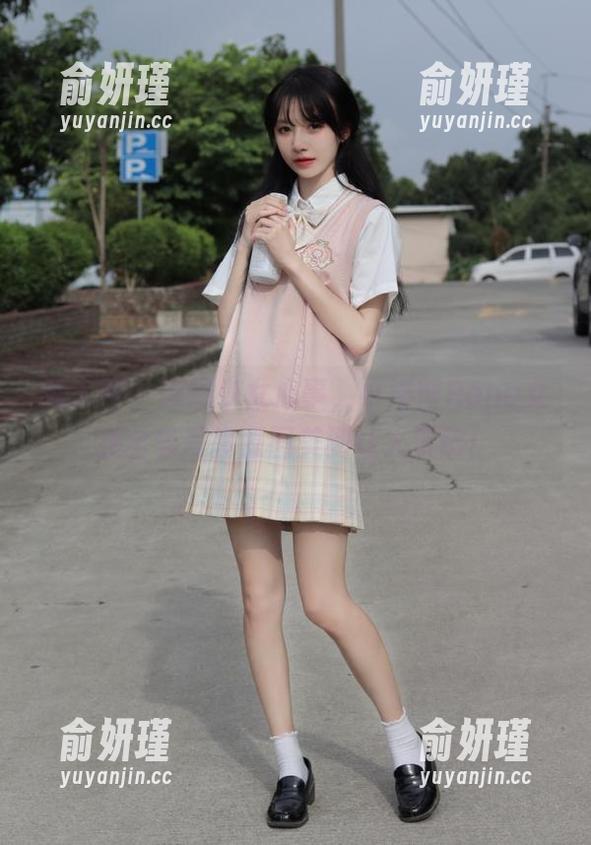 秀人网 - 演绎少女心事，小海臀Rena女孩全套写真原图美到让人沉醉！